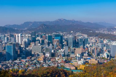 SEOUL, Kore, 7 Kasım 2019: Seul 'deki Namsan Kulesi' nden Seul şehir merkezinin havadan görünüşü