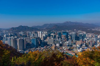 SEOUL, Kore, 7 Kasım 2019: Seul 'deki Namsan Kulesi' nden Seul şehir merkezinin havadan görünüşü