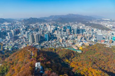 SEOUL, Kore, 7 Kasım 2019: Seul 'deki Namsan Kulesi' nden Seul şehir merkezinin havadan görünüşü