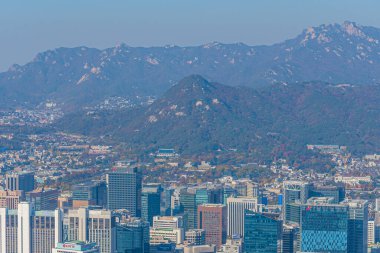 SEOUL, Kore, 7 Kasım 2019: Seul 'deki Namsan Kulesi' nden Seul şehir merkezinin havadan görünüşü