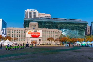 SEOUL, Kore, 7 Kasım 2019: Seul, Kore Cumhuriyeti 'ndeki modern belediye binası