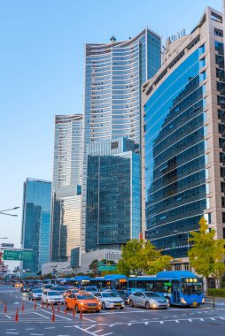 SEOUL, Kore, 7 Kasım 2019: Seul, Kore Cumhuriyeti 'nin Yongsan bölgesinde gökdelenler