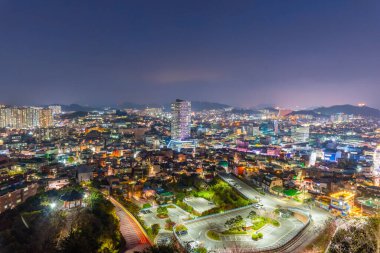 MOKPO, Kore, 6 Kasım 2019: Mokpo, Kore Cumhuriyeti 'nin gece hava görüntüsü