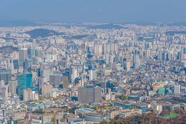 SEOUL, Kore, 7 Kasım 2019: Seul 'deki Namsan Kulesi' nden Seul şehir merkezinin havadan görünüşü