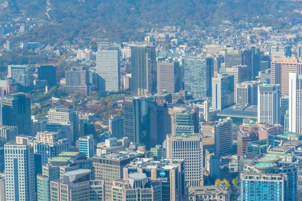 SEOUL, Kore, 7 Kasım 2019: Seul 'deki Namsan Kulesi' nden Seul şehir merkezinin havadan görünüşü
