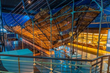 MOKPO, KOREA, NOVEMBER 6, 2019: Mokpo, Kore Cumhuriyeti 'ndeki Ulusal Denizcilik Müzesi' nde bir gemi enkazının yeniden inşası