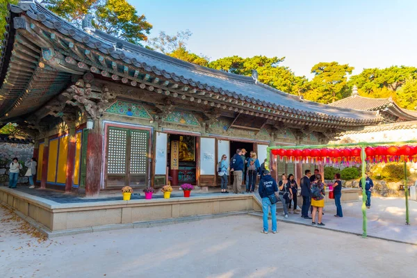 Gyeongju Korea Outubro 2019 Pessoas Estão Passeando Por Terrenos Templo — Fotografia de Stock