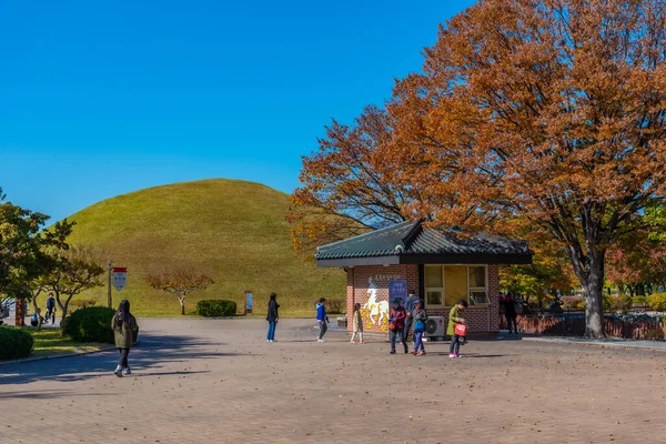 Gyeongju Korea October 2019 People Strolling Tumuli Park Containing Several — Stock Photo, Image