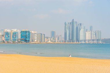 BUSAN, Kore, 29 Ekim 2019: Busan, Kore Cumhuriyeti 'ndeki Gwangalli plajı