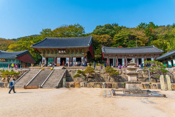 Busano Coreia Outubro 2019 Pessoas Estão Admirando Templo Beomeosa Busan — Fotografia de Stock