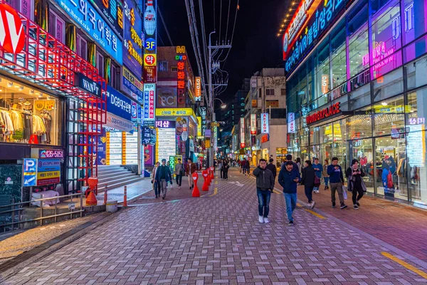 Daegu Coreia Outubro 2019 Vista Noturna Uma Rua Estreita Centro — Fotografia de Stock