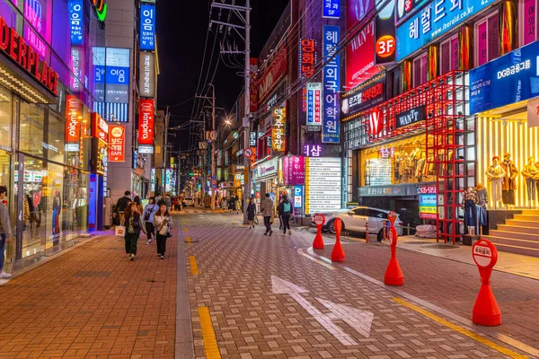 Daegu Corea Ottobre 2019 Vista Notturna Una Stretta Strada Nel — Foto Stock