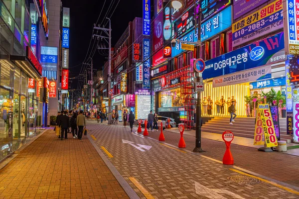 Daegu Coreia Outubro 2019 Vista Noturna Uma Rua Estreita Centro — Fotografia de Stock