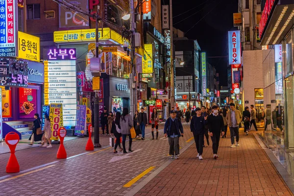 Daegu Coreia Outubro 2019 Vista Noturna Uma Rua Estreita Centro — Fotografia de Stock