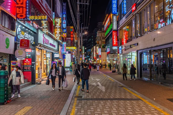 Daegu Coreia Outubro 2019 Vista Noturna Uma Rua Estreita Centro — Fotografia de Stock