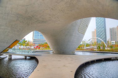 Incheon, Kore, 25 Ekim 2019: Incheon, Kore Cumhuriyeti 'ndeki Central Park' taki üç kase kültür merkezi