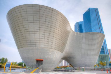 Incheon, Kore, 25 Ekim 2019: Incheon, Kore Cumhuriyeti 'ndeki Central Park' taki üç kase kültür merkezi