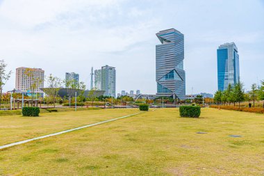 INCHEON, Kore, 25 Ekim 2019: Kore Cumhuriyeti Incheon 'daki Songdo Central Park' taki G-Tower