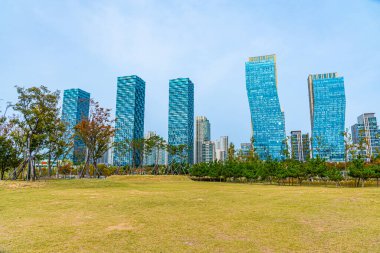 Incheon, Kore, 25 Ekim 2019: Kore Cumhuriyeti Incheon 'daki Songdo Central Park' ı çevreleyen gökdelenler