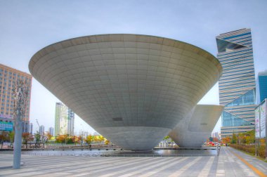 Incheon, Kore, 25 Ekim 2019: Incheon, Kore Cumhuriyeti 'ndeki Central Park' taki üç kase kültür merkezi