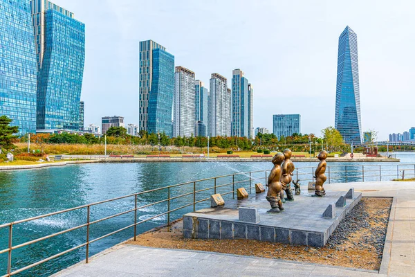 Incheon Korea Outubro 2019 Escultura Três Homens Fazendo Xixi Songdo — Fotografia de Stock