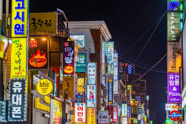 Seoul Coreia Outubro 2019 Sinais Coloridos Distrito Itaewon Seul República — Fotografia de Stock