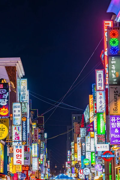 Seoul Coreia Outubro 2019 Sinais Coloridos Distrito Itaewon Seul República — Fotografia de Stock