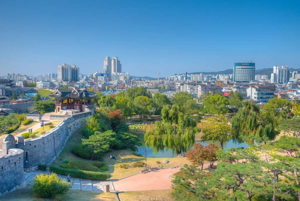 Suwon Korea Oktober 2019 Banghwasuryujeong Paviljoen Yongyeon Vijver Suwon Republiek — Stockfoto