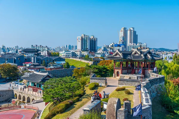 Suwon Corea Octubre 2019 Pabellón Banghwasuryujeong Puerta Hwahongmun Suwon República — Foto de Stock