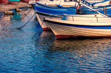 Botları suya yansıması