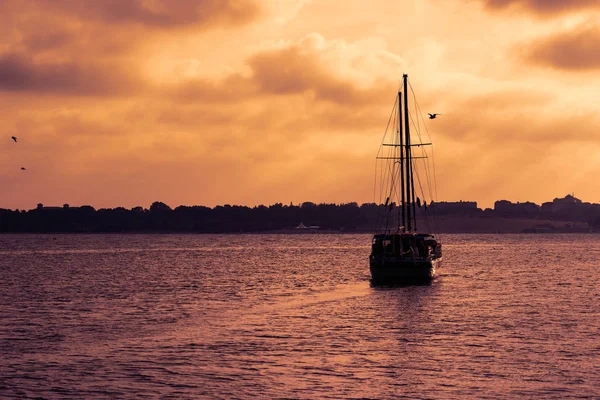 Navega Agua Con Atardecer — Foto de Stock