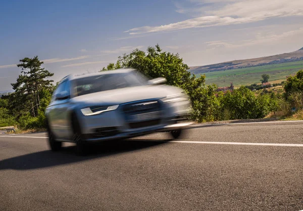 Voiture Sur Route Pleine Vitesse Flou — Photo