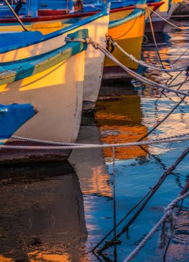 Botları suya yansıması