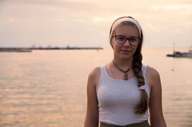 Gün batımı ile deniz kız