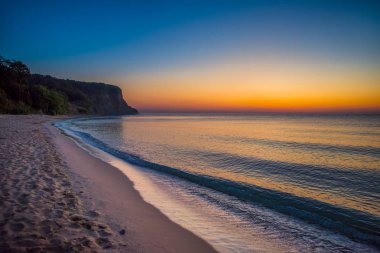 Deniz kenarındaki güzel romantik sabah