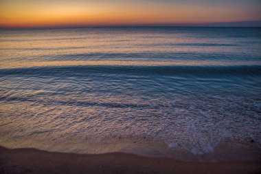 Deniz kenarındaki güzel romantik sabah