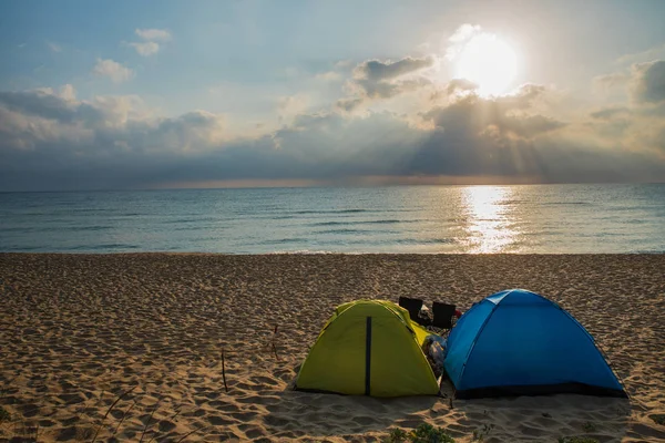 沙滩上的小帐篷 — 图库照片