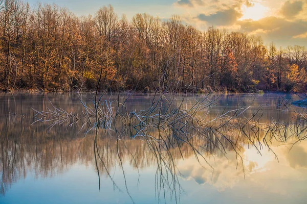 Belle Matinée Brumeuse Sur Rivière — Photo