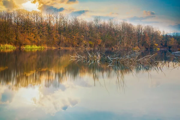 Belle Matinée Brumeuse Sur Rivière — Photo