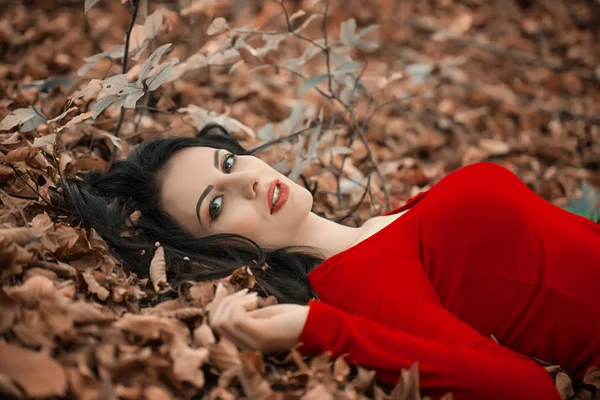 Krásná Dívka Pózuje Přírodě Krásný Podzimní Den — Stock fotografie