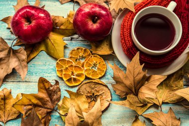 Çay yaprakları, elma ve Kuru portakal ile dekore edilmiş eski Yönetim Kurulu