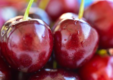 kiraz ile su damla, makro çerçeve