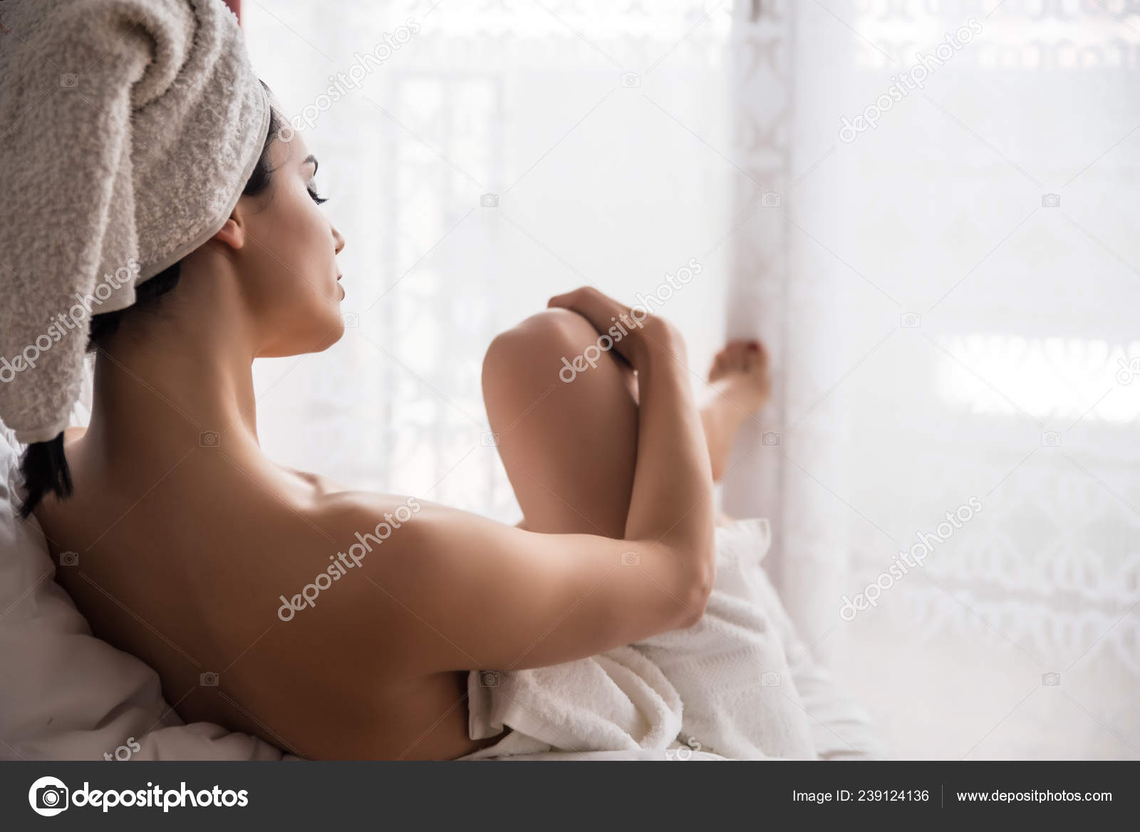 fotosessiya-devushka-v-prostinyah