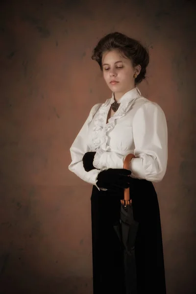 ティーンエイ ジャーのレトロな西洋スタイルの肖像画 — ストック写真