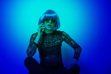 Kız kullanım telefon