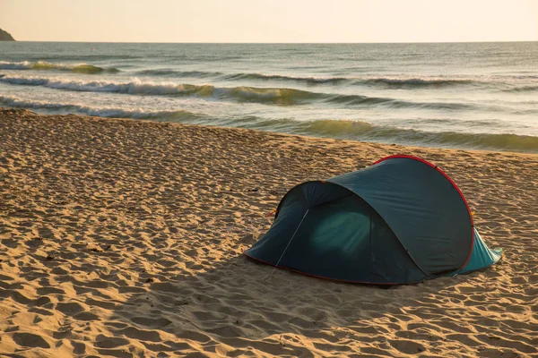 Uma pequena tenda — Fotografia de Stock