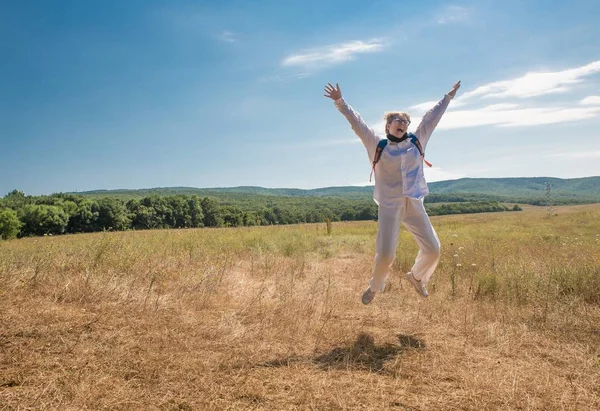 Dívka v přírodě — Stock fotografie