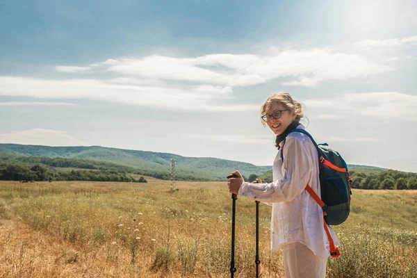 Dívka v přírodě — Stock fotografie