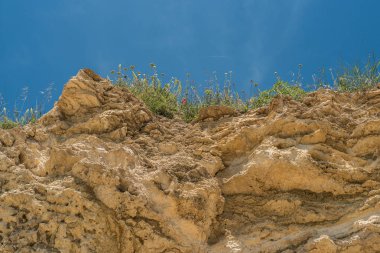 Kırık doğal duvar