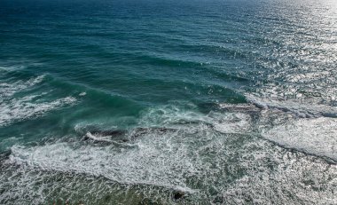Deniz dalgaları ile